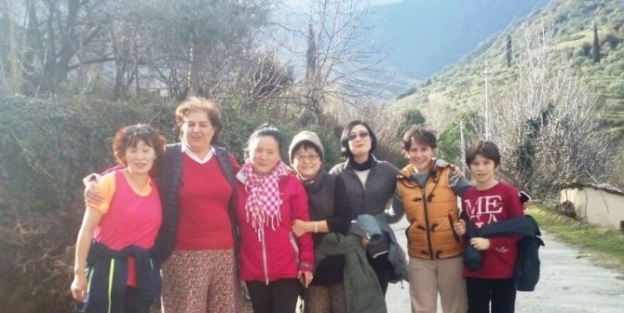 Güney Koreliler’den Ödemiş’e Çat Kapı Ziyaret