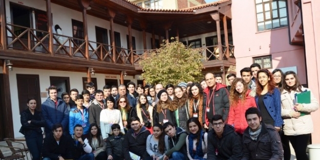 Turistler, Öykam Müzesine Hayran Kalıyor