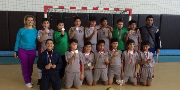 Adana’da Okullararası Küçük Erkekler Hentbol Müsabakaları