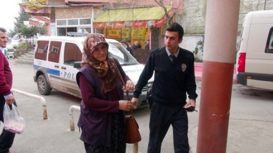 Takip eden komşusunu bıçakladı