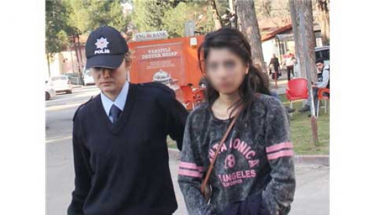 Liseli kızların kavgası kanlı bitti