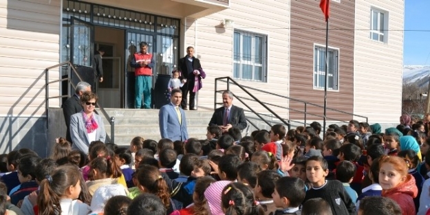 Başkan Gürsoy Köy Okulunda Karne Dağıttı