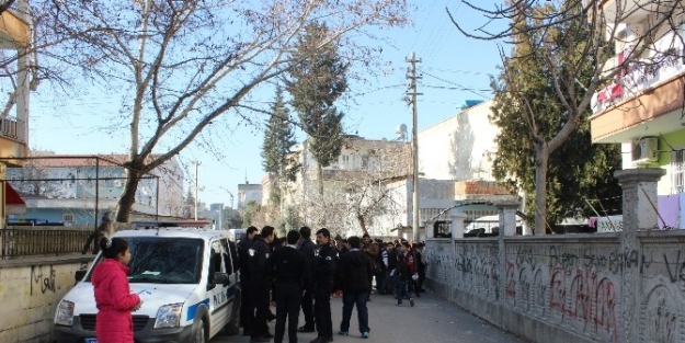 Öğrencinin Duvara Yazdığı Yazı Polisi Harekete Geçirdi