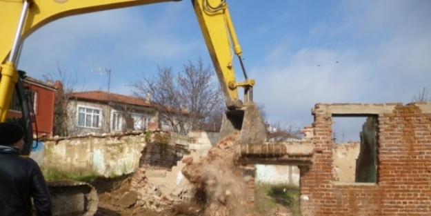 Kırklareli’nde Metruk Binalara Önlemler Alınıyor