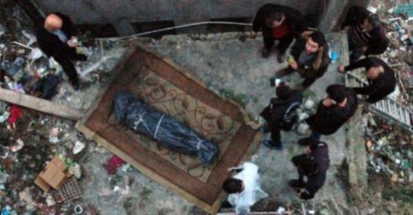 Halıya sarılı erkek cesedi bulundu