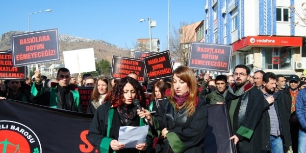 Tunceli’de Hapis Cezası Verilen Baro Başkanı İçin Yürüyüş Yapıldı