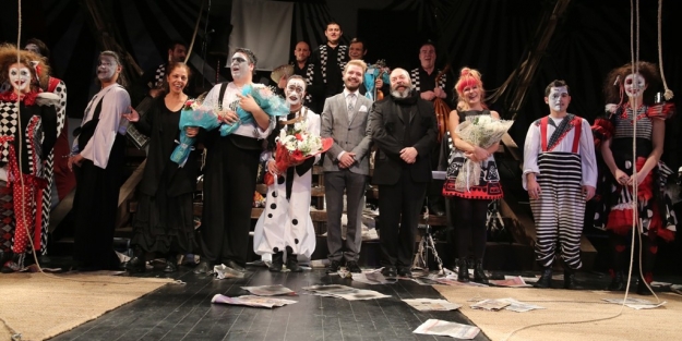 Eşeğin Gölgesi'nin galası büyüledi