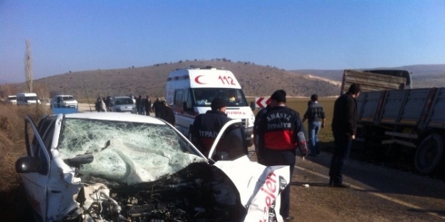 Amasya’da Otomobille Kamyon Çarpişti: 1 Ölü