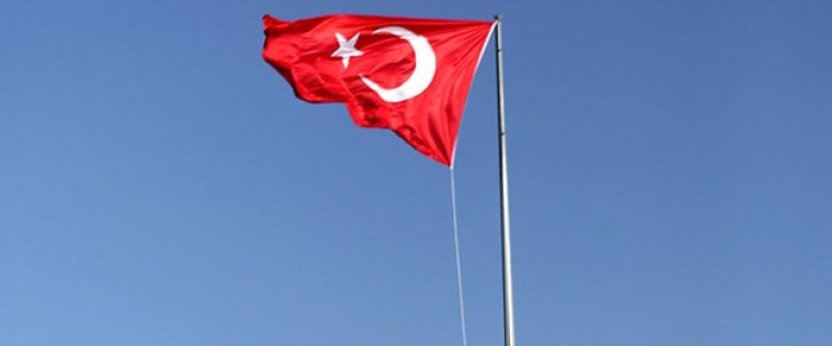 Milli Yas'ta bayrağı indirmeyi unuttular