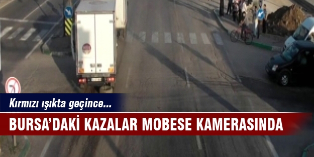 Kırmızı ışıkta geçen araçlar böyle kaza yaptı