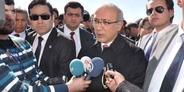 Bakan Elvan'dan "İnternet yasası" saldırısı