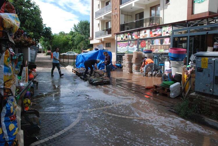 Bartın’da sel suları çekildi, temizlik başladı