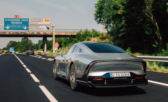 Elektrikli Mercedes tek şarjla Almanya'dan Birleşik Krallık'a giderek rekor kırdı