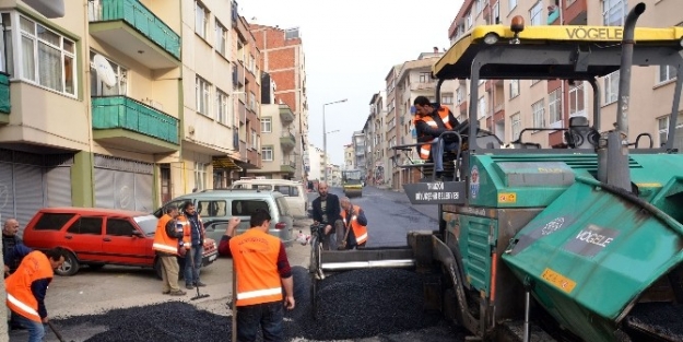 Sıcak Havaları Fırsat Bilen Büyükşehir Belediyesi Asfaltlama Çalişmalarini Sürdürüyor