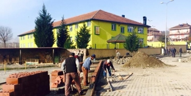 Perşembe Beldesinde Parke Taşı Döşeme İşi Devam Ediyor