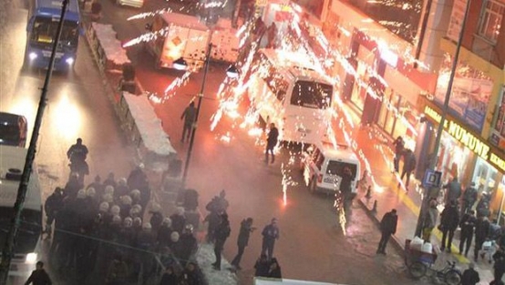 Kobani kutlamalarına polis müdahalesi