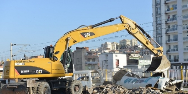 Çiğli’de Hurda Araçlar Kaldırıldı