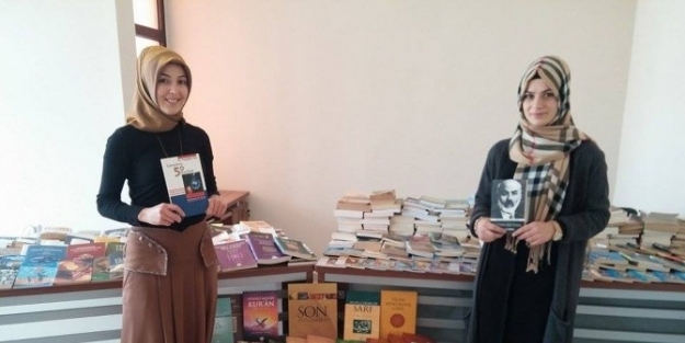 “1000 Gence 1000 Kitap” Projesinde Kitap Sayısı 900’e Ulaştı