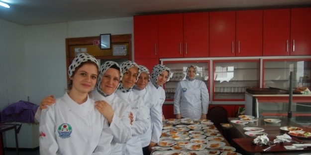 Lapseki’de Aşçı Yardımcısı Kursu Açıldı