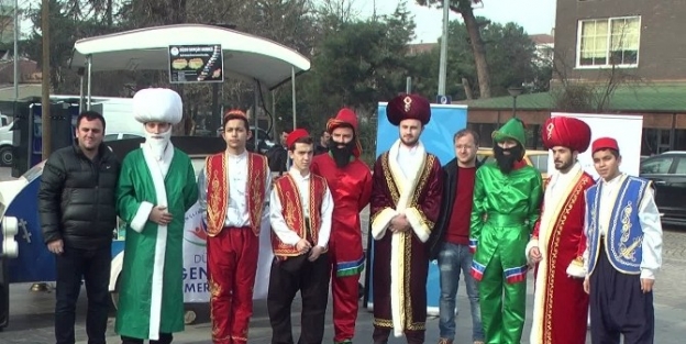 Mehter Marşı Ve Özel Kıyafetlere İlgi