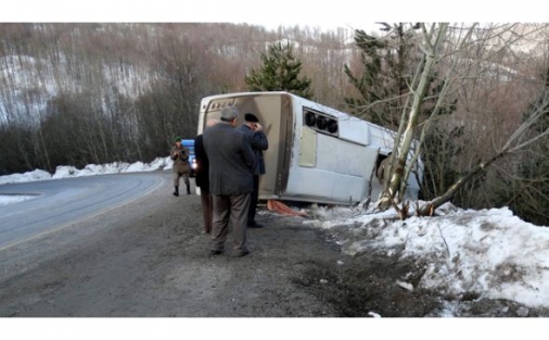 Bursa yolunda feci kaza, 20 yaralı