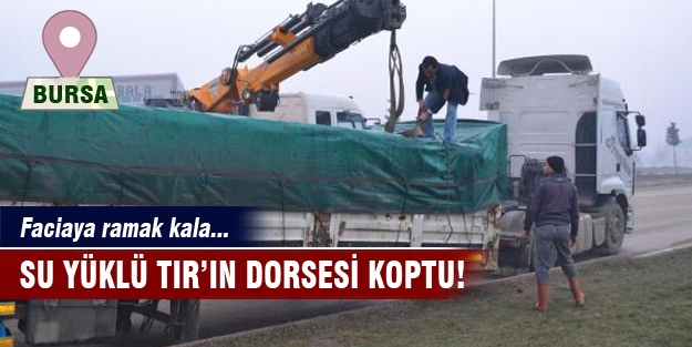 Seyir halindeki TIR'ın dorsesi koptu!