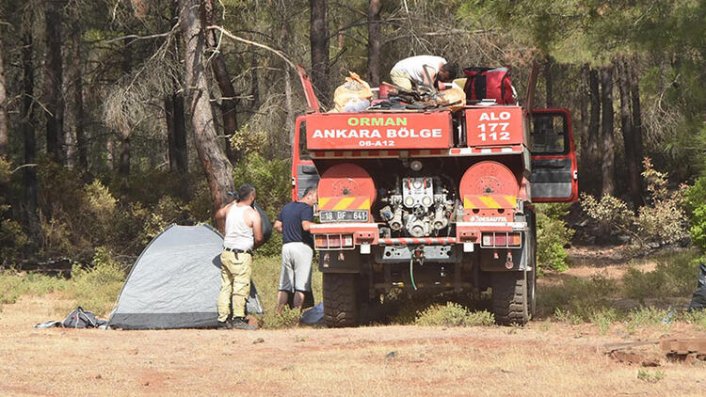 Marmaris'teki orman yangınına günde 2 saat uyuyarak müdahale ettiler