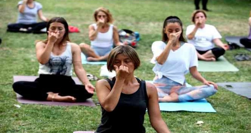 Yoga tutkunları Nilüfer'de buluştu