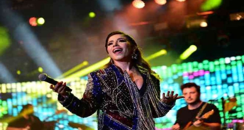 Uluslararası Bursa Festivali'inde Selami Şahin ve Burcu Güneş sahne aldı