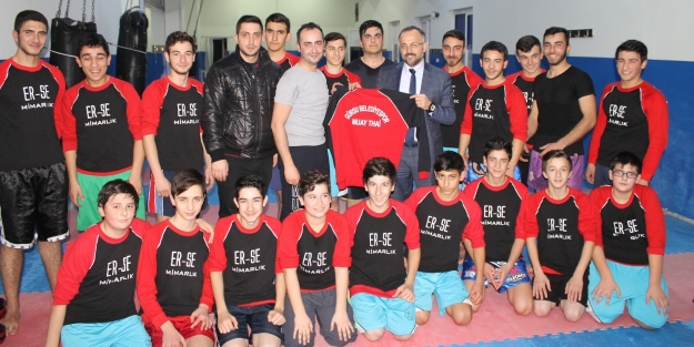 Gürsu Belediyespor'dan Muay Thai takımını ziyaret etti