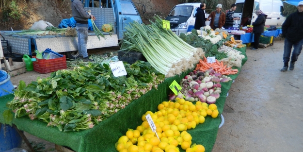 Cumartesi Pazarı yeniden faaliyette