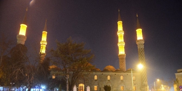 Edirne’de Tarihi Camii Aydınlatıldı
