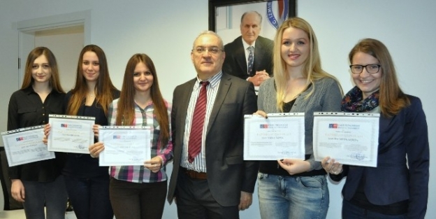 İzmirsem’den Yabancı Öğrencilere Türkçe Eğitimi