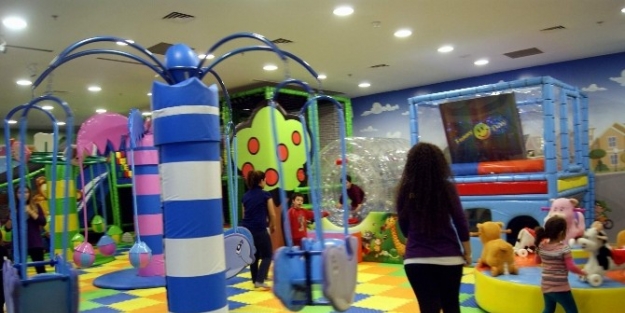 Varlıbaş Alışveriş Merkezi’nde Funny Day Oyun Merkezi Hizmete Açıldı