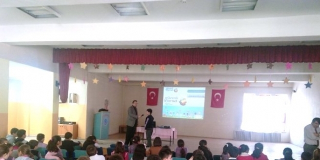 Gediz’de Bilinçli Ve Güvenli İnternet Kullanımı Semineri