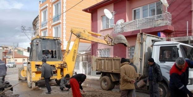 Bolvadin Belediyesinden Vatandaşalra Kaçak Su Kullanımı Uyarısı