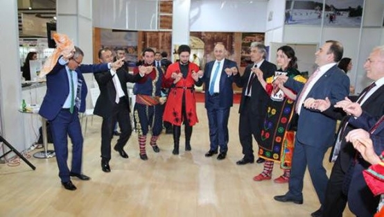 İstanbul'daki fuara pavyon benzetmesi