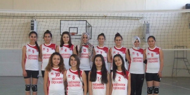 İş Adamı İlçede Voleybol Takımına Sponsor Oldu