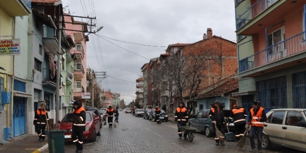 Uşak Dip Köşe Temizleniyor