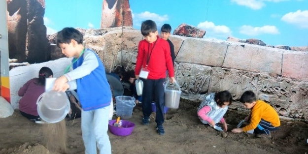 Büyükşehir’den Çocuklara Arkeoloji Atölyesi