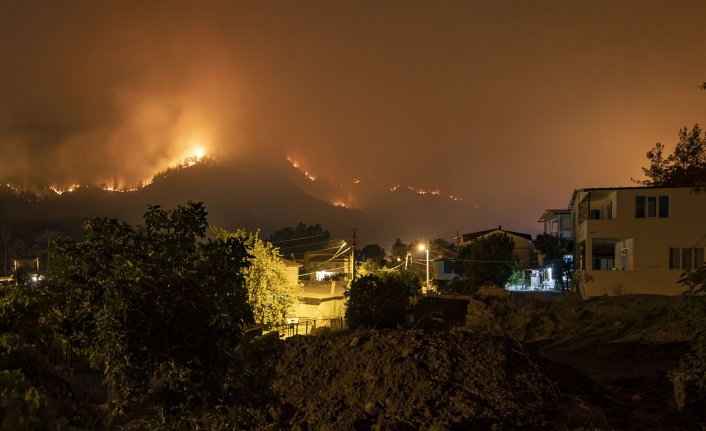 Marmaris'te orman yangını! Alevlerle mücadelede ikinci gün