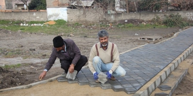 Burhaniye’de Caddelere Parke Taşı Güzelliği