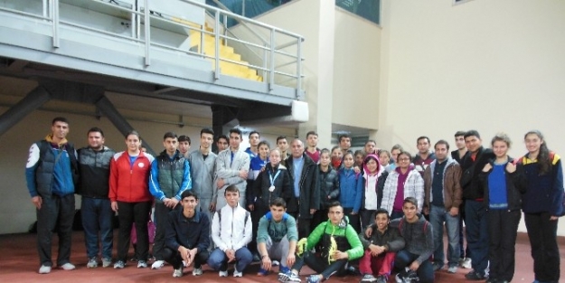 Adana’dan Atletizm Milli Takım Hazırlık Kampına 16 Sporcu Davet Edildi