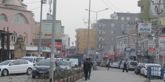 Olaylar esnafı da vurdu