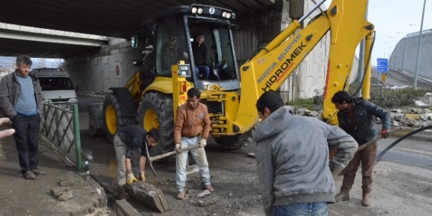 Saraycık Kavşağı’nda Trafik Sinyalizasyon Çalişmalari Başladı