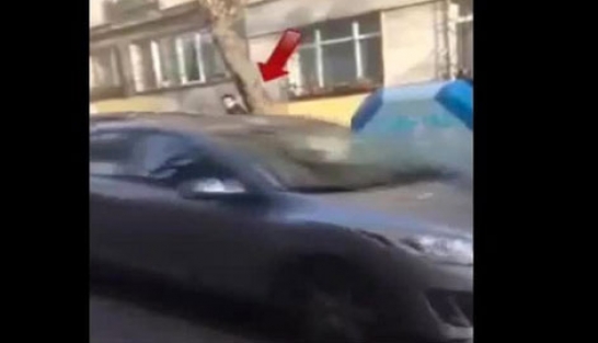 Kadınlara cinsel organını gösteren sapık görüntülendi!