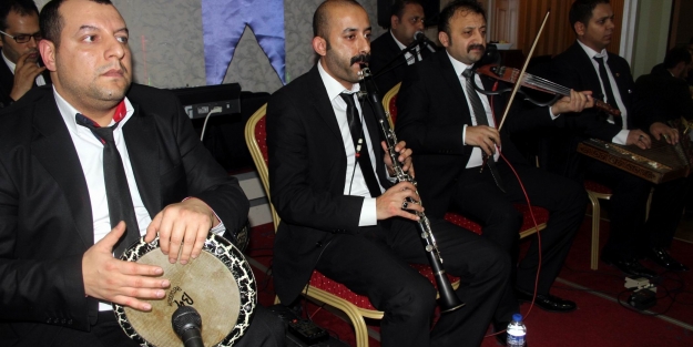 AK Partililer vefa yemeğinde buluştu