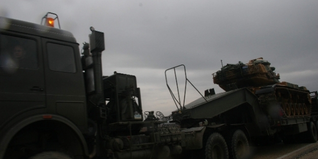 Tanklar Suriye sınırında