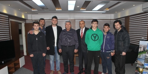 Kapaklıspor Boks Takımı, Kapaklı Belediye Başkanı Mandalı’yı Ziyaret Etti