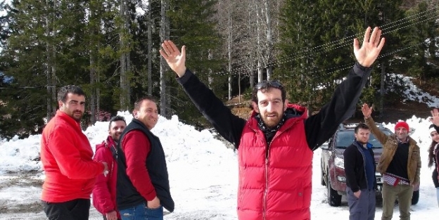 Ayder Yaylası’nda Taşıma Kar İle Kardan Adam Şenliği